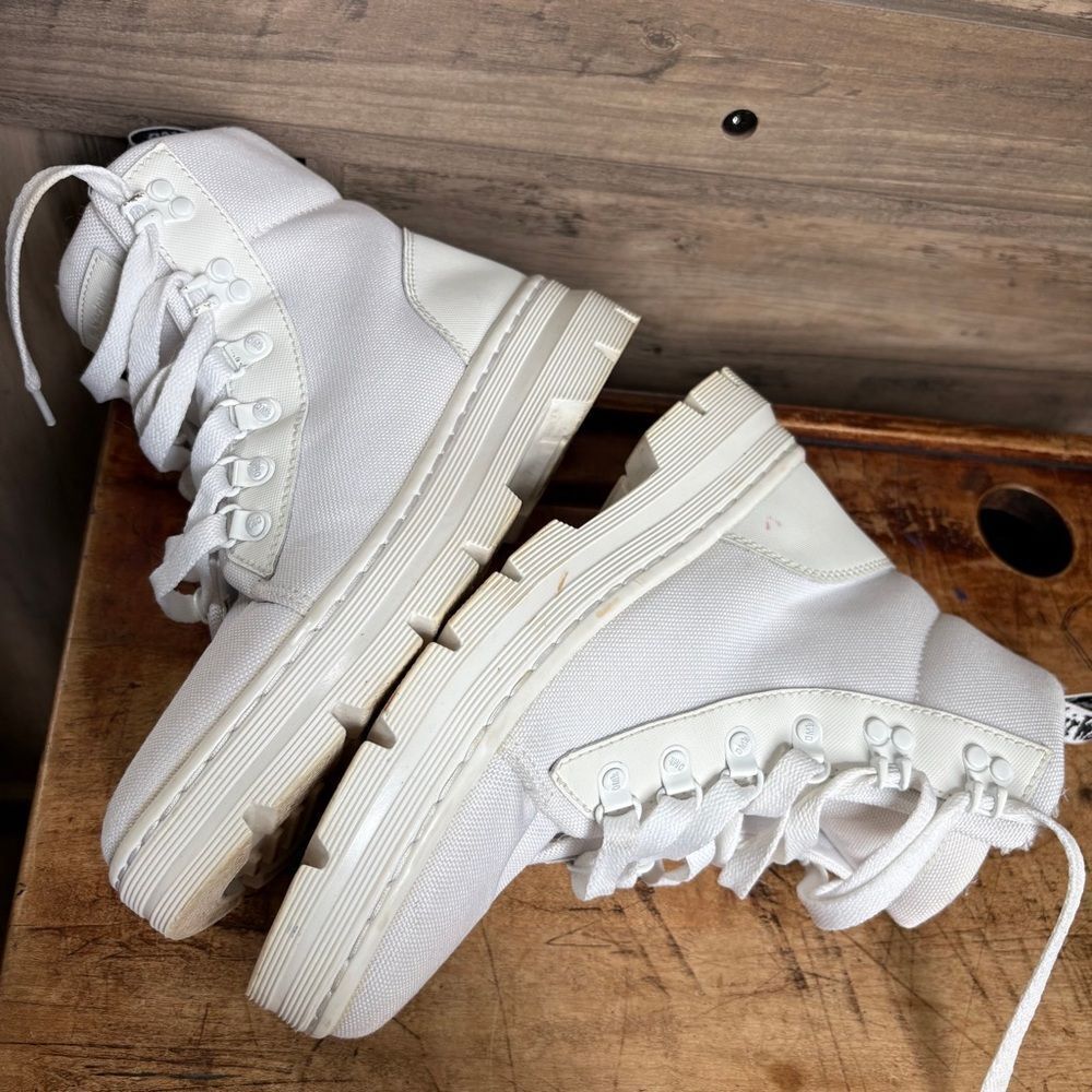 Dr. Martens White High-Top Boots Women's sz 8 preworn see pix for blemishes - Picture 5 of 15